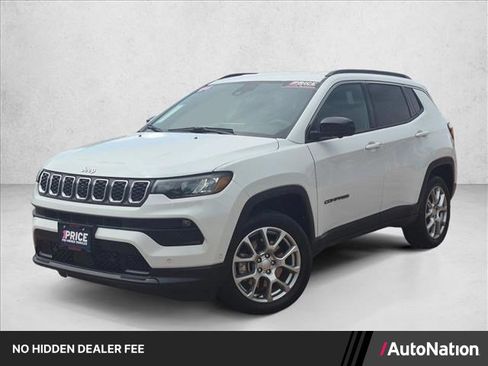 Used 2024 Jeep Compass Latitude AWD/4WD image 1