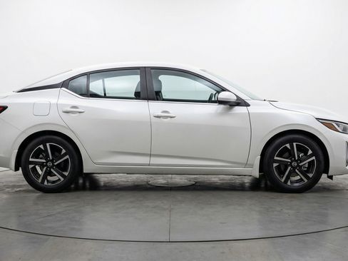 Used 2025 Nissan Sentra SV FWD image 11