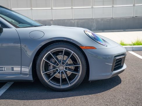 Certified 2024 Porsche 911 Carrera RWD image 9
