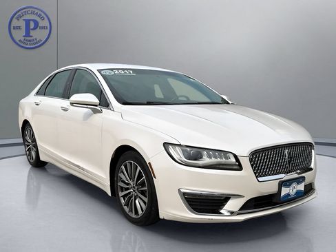 Used 2017 Lincoln MKZ Premiere FWD image 1