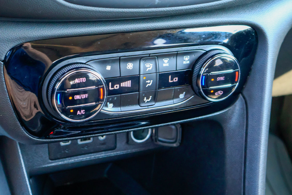 Used 2023 Buick Encore GX Essence w/ Experience Buick Package FWD image 15