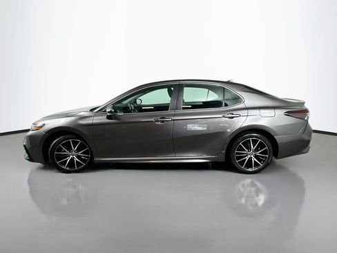 Used 2024 Toyota Camry SE FWD image 4
