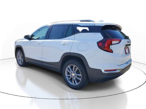 Used 2024 GMC Terrain SLT AWD/4WD image 4