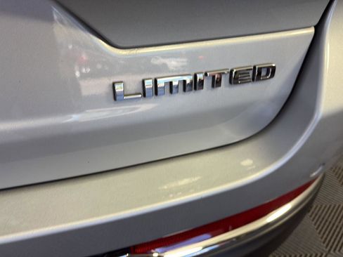 Used 2023 Jeep Grand Cherokee Limited image 9