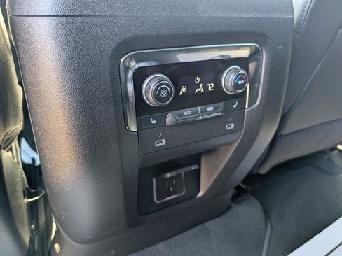 Used 2024 Chevrolet Suburban Premier AWD/4WD image 25