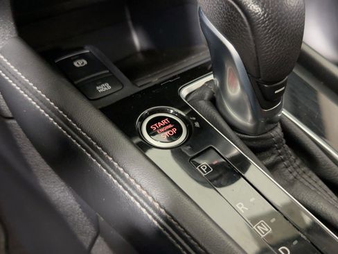 Used 2021 Nissan Kicks SR image 25