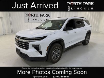 Used 2024 Chevrolet Traverse LT