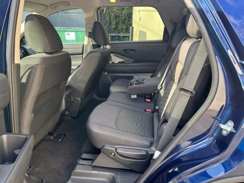 Used 2025 Nissan Pathfinder SV image 34