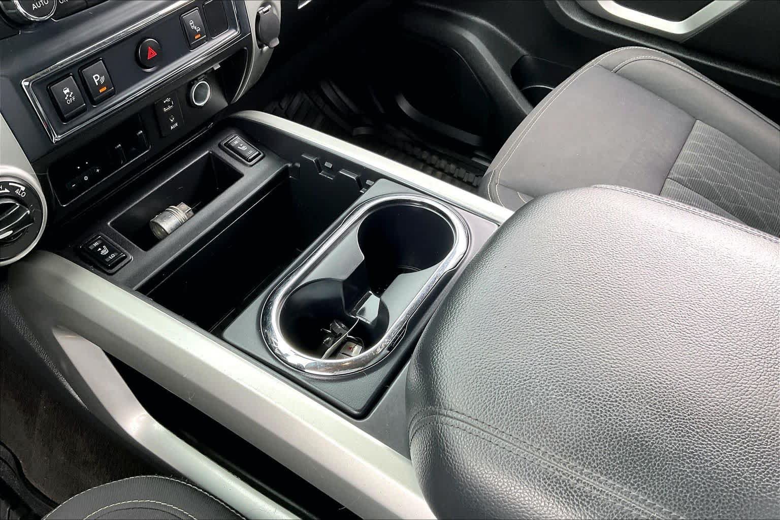 Used 2018 Nissan Titan SV w/ SV Convenience Package AWD/4WD image 16