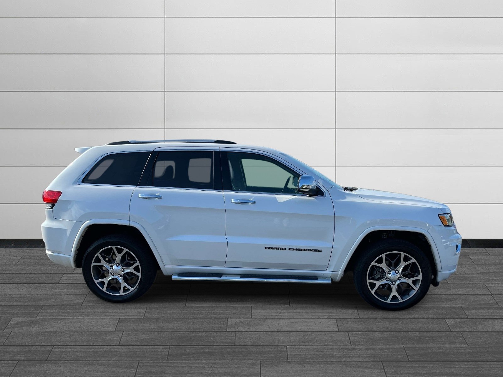 Used 2020 Jeep Grand Cherokee Overland AWD/4WD image 2