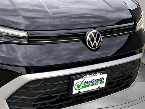 Used 2025 Volkswagen Taos SE AWD/4WD image 32