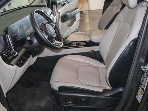 Used 2024 Kia Sportage EX image 8