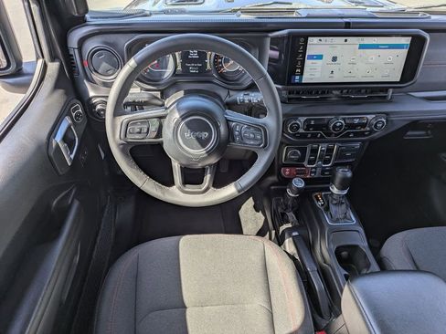 Used 2025 Jeep Wrangler Unlimited Rubicon AWD/4WD image 25