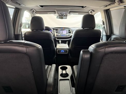Used 2014 Toyota Highlander Limited w/ Driver Technology Package image 20