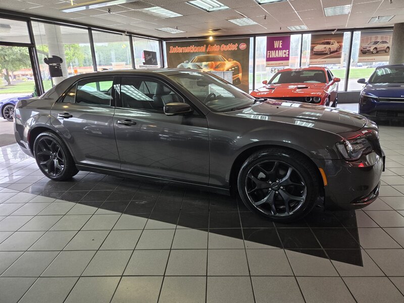Used 2023 Chrysler 300 S RWD image 5