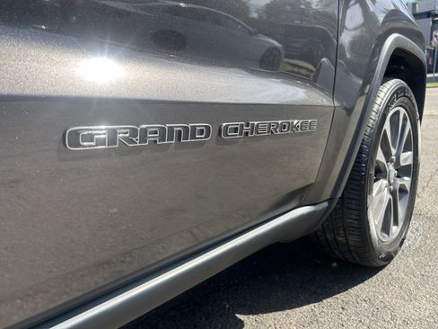 Used 2018 Jeep Grand Cherokee Limited image 6