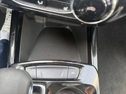 Used 2025 Chevrolet Trax LT w/ LT Convenience Package image 25