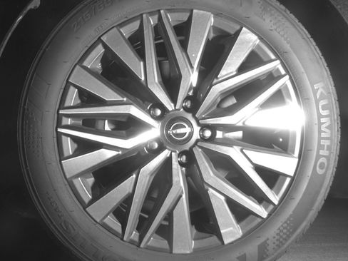 Used 2025 Nissan Altima 2.5 SV FWD image 15