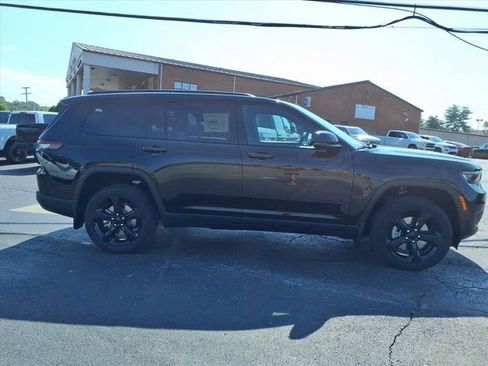 New 2025 Jeep Grand Cherokee L Altitude image 2