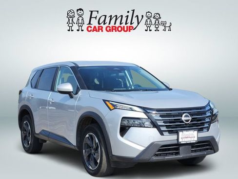 Used 2025 Nissan Rogue SV AWD/4WD image 2