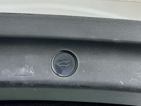 Used 2021 Tesla Model Y Long Range image 29