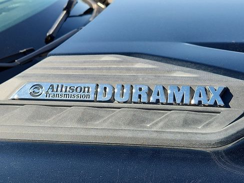 Used 2024 Chevrolet Silverado 3500 LT w/ Convenience Package image 9