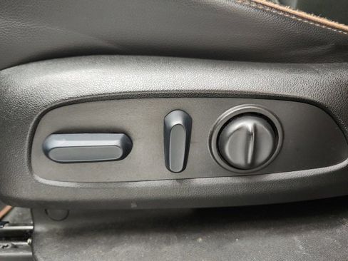 Used 2023 GMC Acadia AT4 w/ Preferred Package image 19