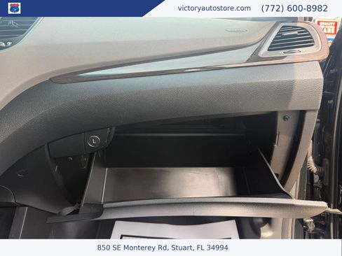Used 2018 Hyundai Santa Fe Sport w/ 2.4L Value Package 02 FWD image 17