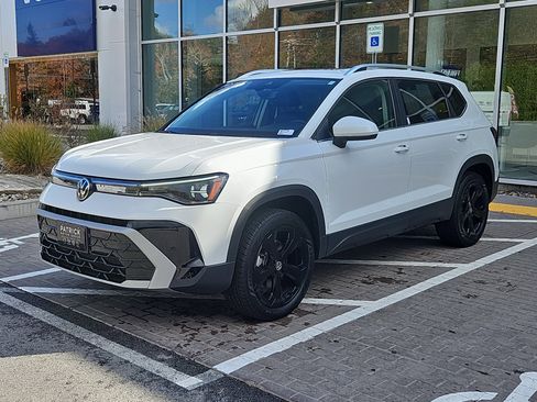 Certified 2025 Volkswagen Taos SEL image 26