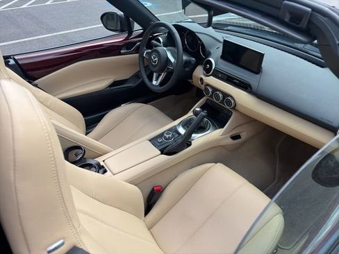 Used 2025 MAZDA MX-5 Miata RWD image 4