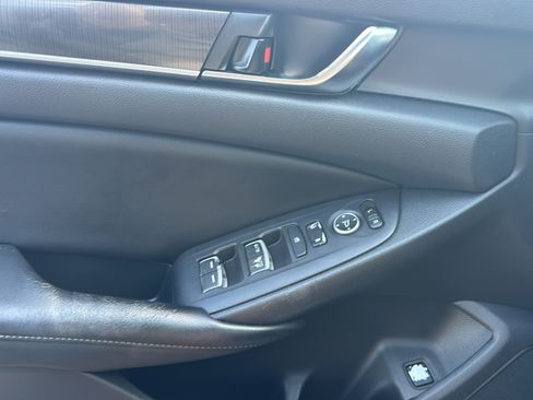 Used 2018 Honda Accord Sport image 16