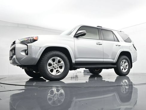 Used 2022 Toyota 4Runner SR5 Premium AWD/4WD image 35