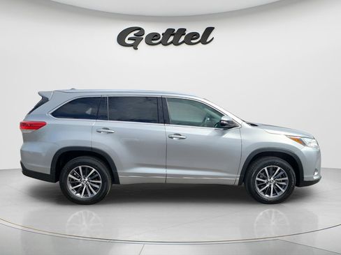 Used 2017 Toyota Highlander XLE image 3