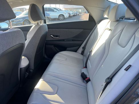 Used 2025 Hyundai Elantra Limited image 25