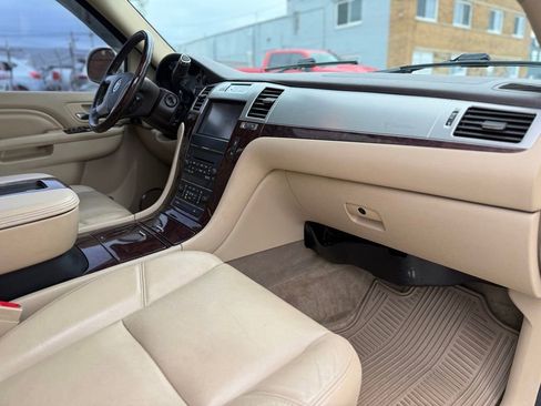 Used 2012 Cadillac Escalade Premium AWD/4WD image 25