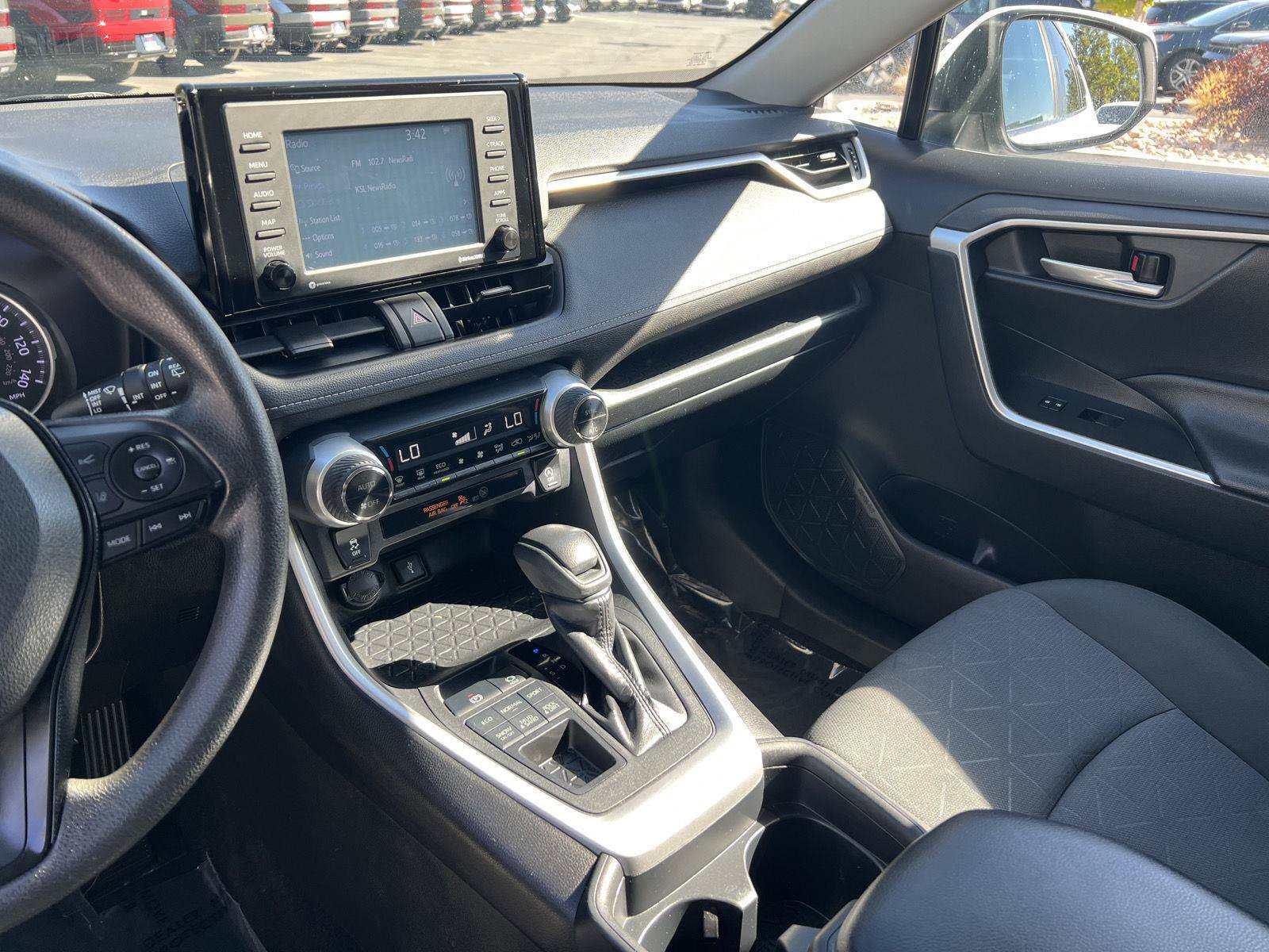 Used 2020 Toyota RAV4 XLE AWD/4WD image 13