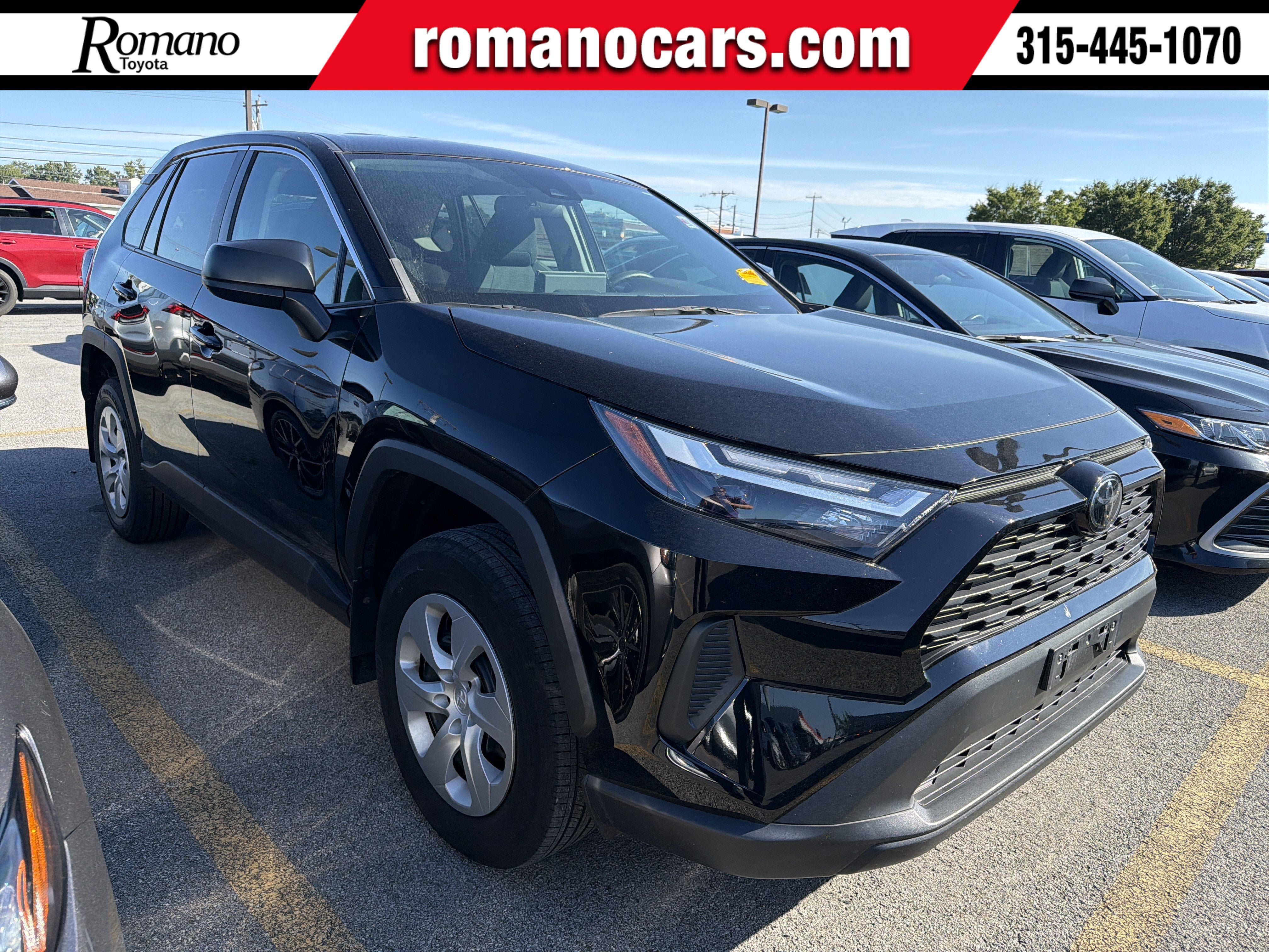 Used 2023 Toyota RAV4 LE AWD/4WD image 1