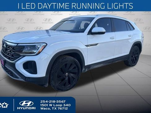 Used 2024 Volkswagen Atlas Cross Sport SE image 14