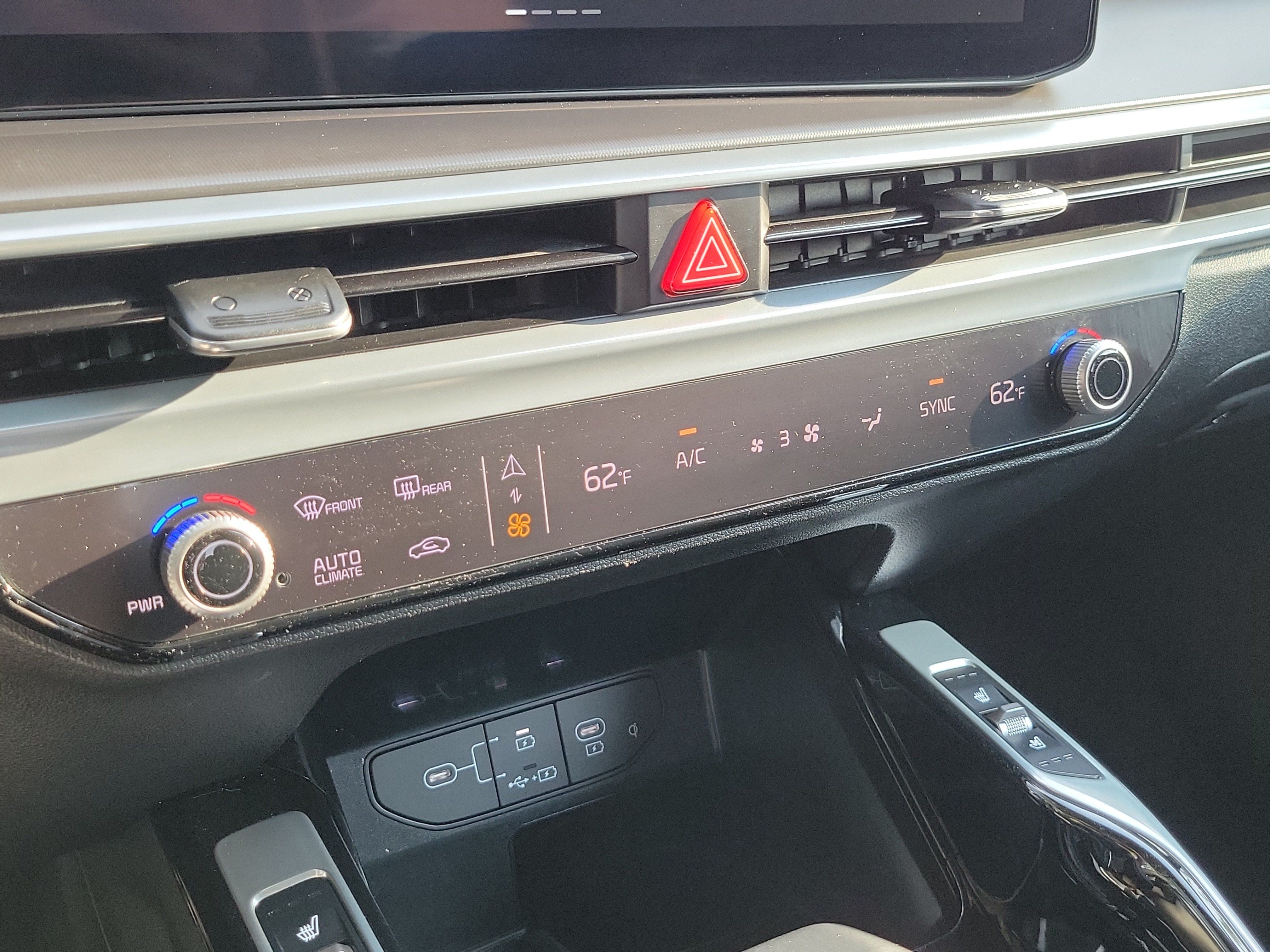 Certified 2025 Kia Sorento SX FWD image 33