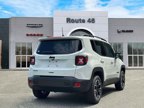 Used 2023 Jeep Renegade Latitude AWD/4WD image 5