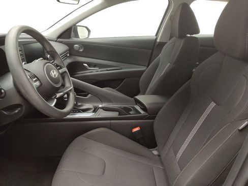 Used 2025 Hyundai Elantra SE FWD image 17