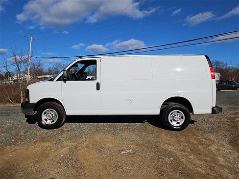 Used 2024 Chevrolet Express 2500 w/ Driver Convenience Package image 4