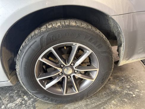 Used 2017 Dodge Grand Caravan SXT image 8