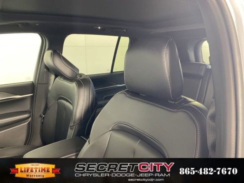 New 2025 Jeep Grand Cherokee Limited w/ Black Appearance Package image 10