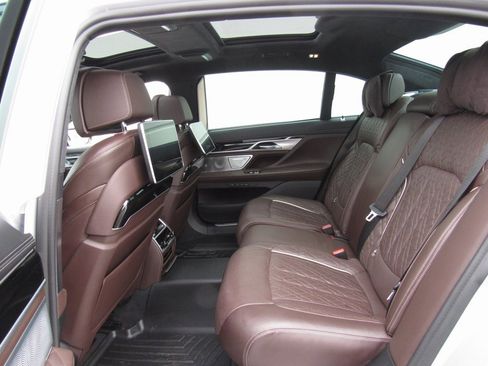 Used 2020 BMW ALPINA B7 xDrive w/ Luxury Rear Seating Package image 16