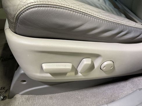 Used 2011 Toyota Sienna XLE image 12