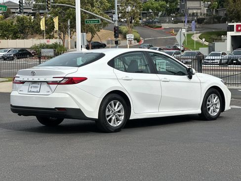Used 2025 Toyota Camry LE FWD image 5