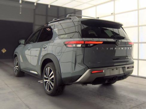 Used 2025 Nissan Pathfinder Platinum FWD image 5