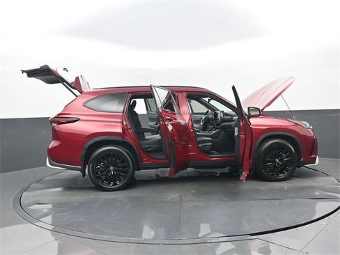 Used 2024 Toyota Highlander XSE image 32