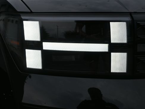 Used 2025 Hyundai Santa Fe Calligraphy FWD image 11